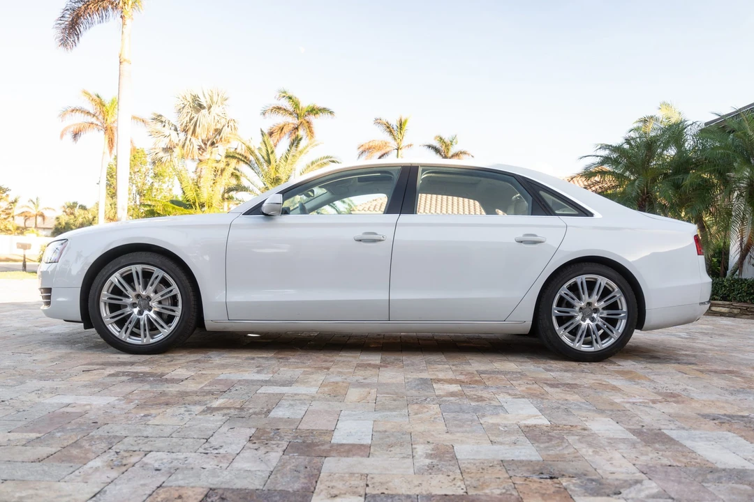 2014 Audi D4 A8 - Image 3 of 31