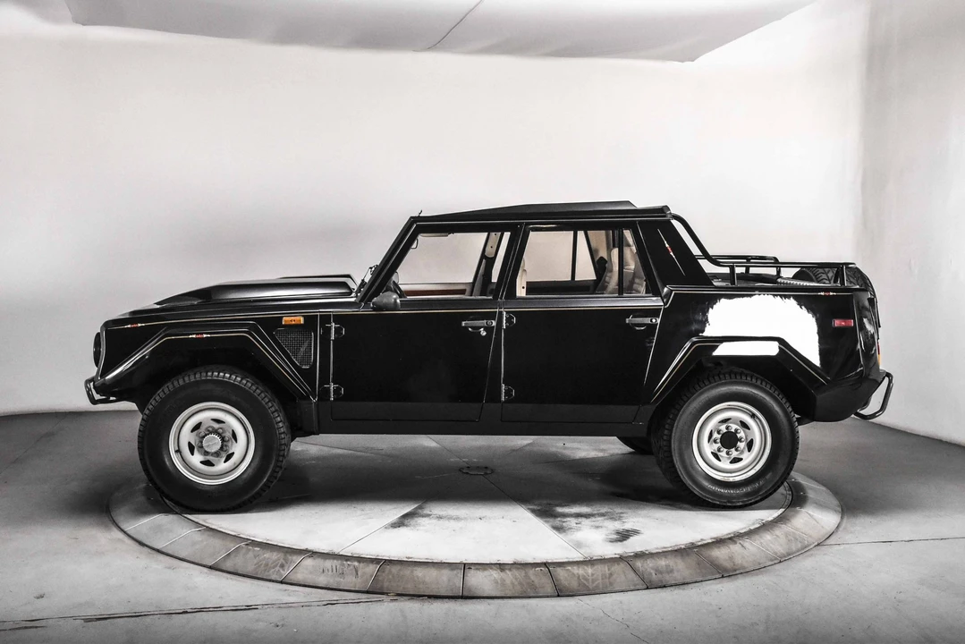 1989 Lamborghini LM002 - Image 3 of 31