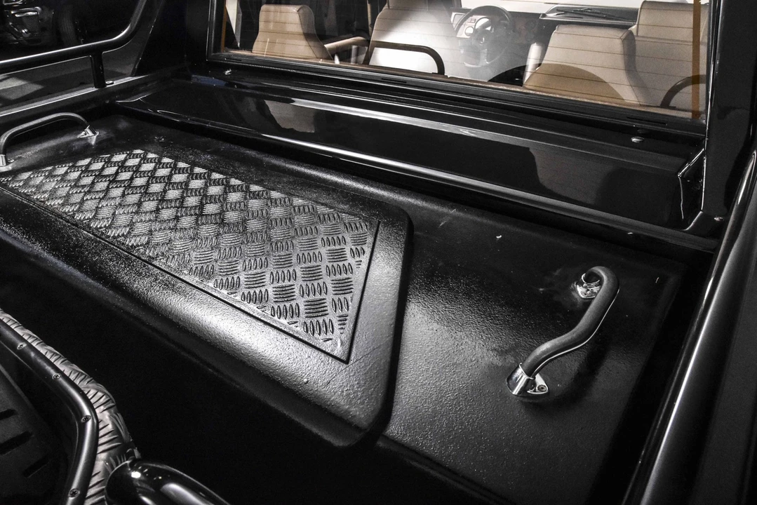 1989 Lamborghini LM002 - Image 25 of 31