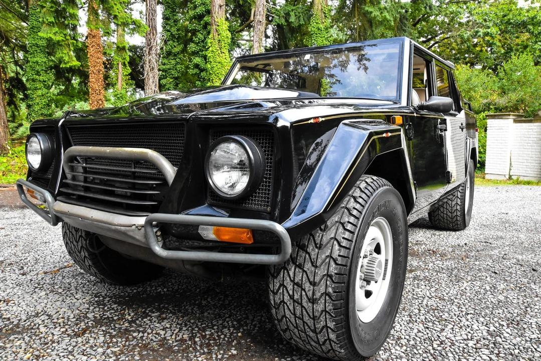 1989 Lamborghini LM002 - Image 10 of 31