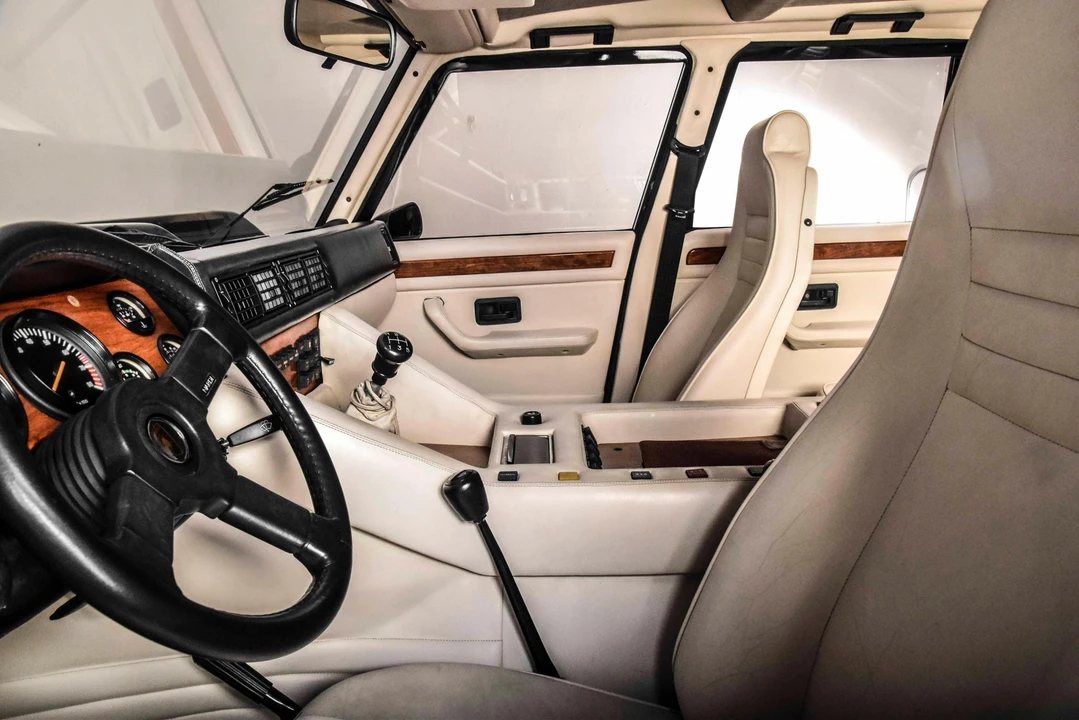 1989 Lamborghini LM002 - Image 30 of 31