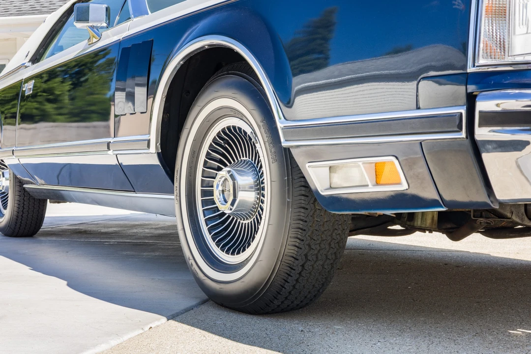 1979 Lincoln Continental Mark V - Image 12 of 31