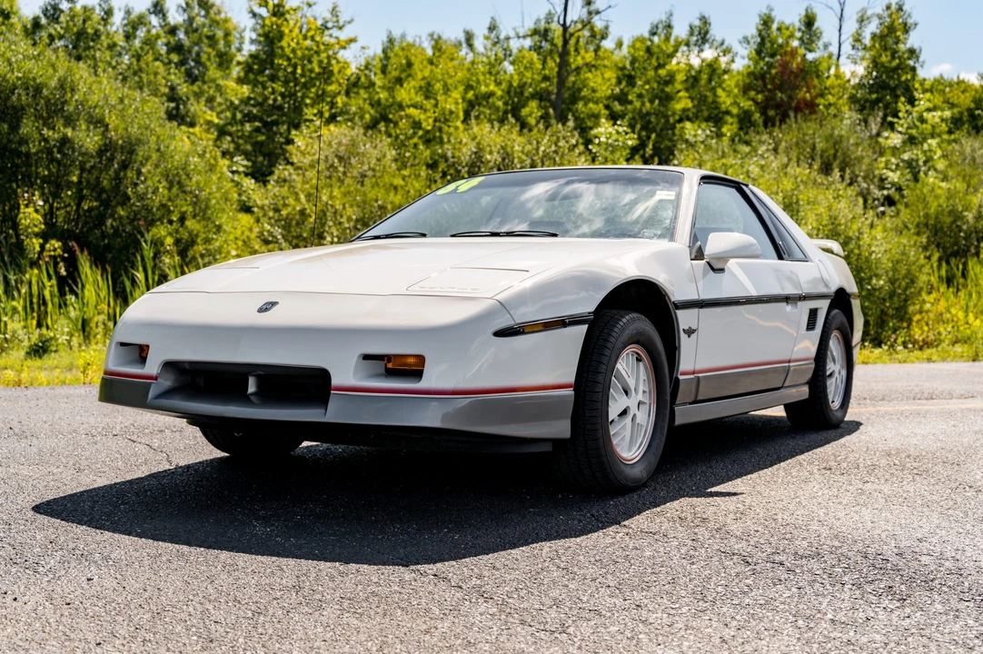 1984 Pontiac Fiero - Image 10 of 31