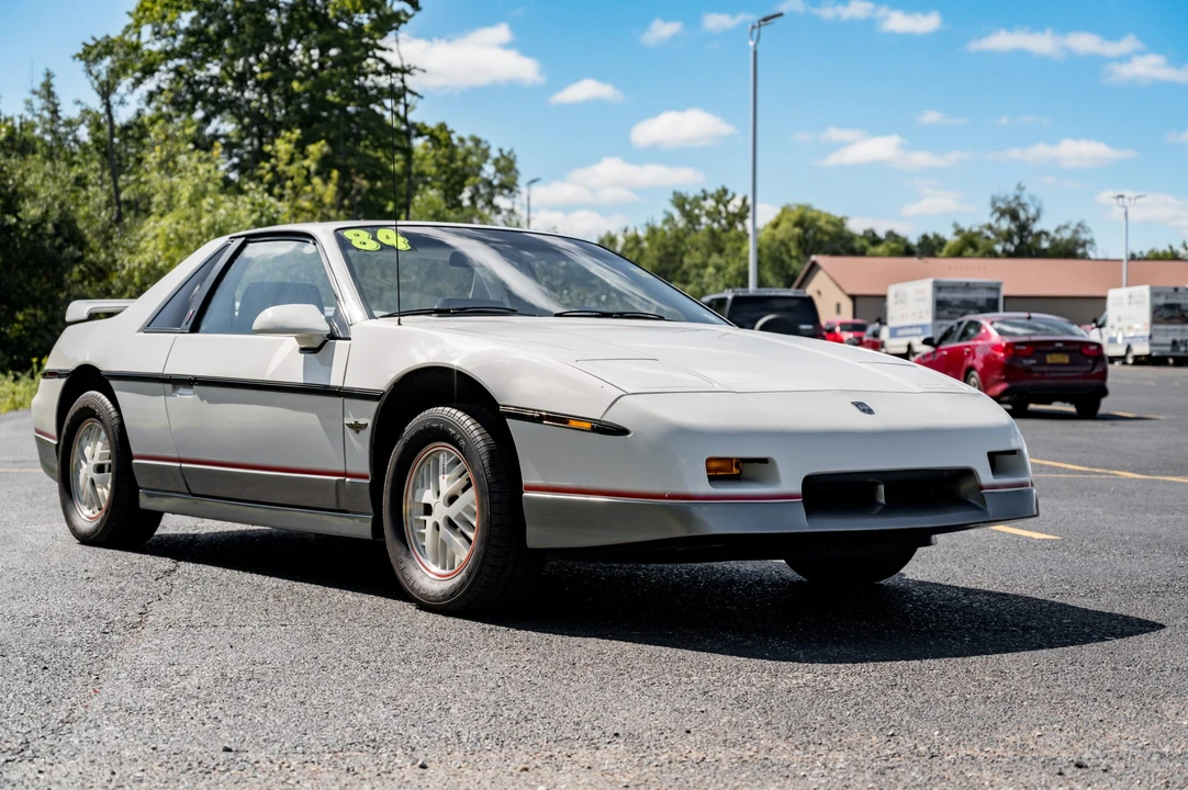 1984 Pontiac Fiero - Image 12 of 31