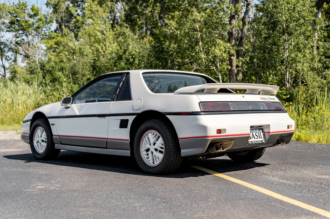 1984 Pontiac Fiero - Image 16 of 31