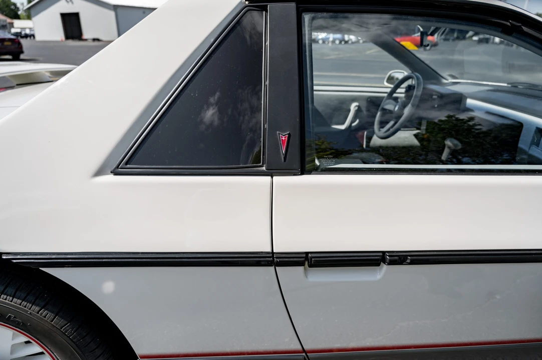 1984 Pontiac Fiero - Image 29 of 31