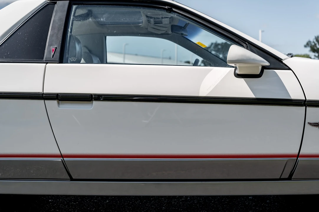 1984 Pontiac Fiero - Image 30 of 31