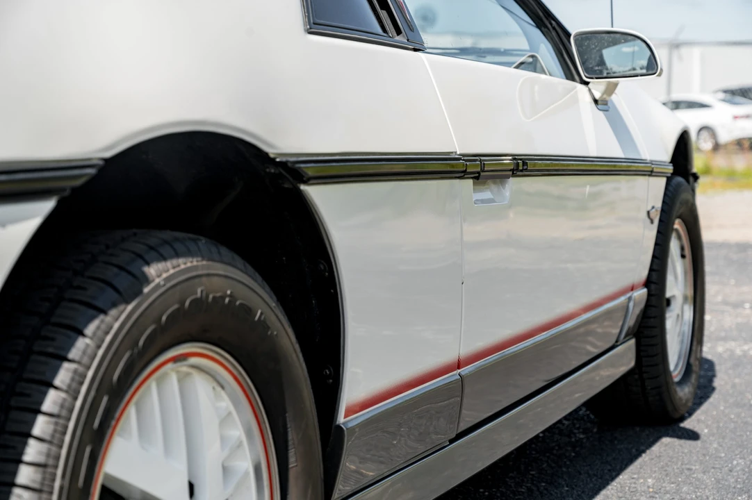 1984 Pontiac Fiero - Image 28 of 31