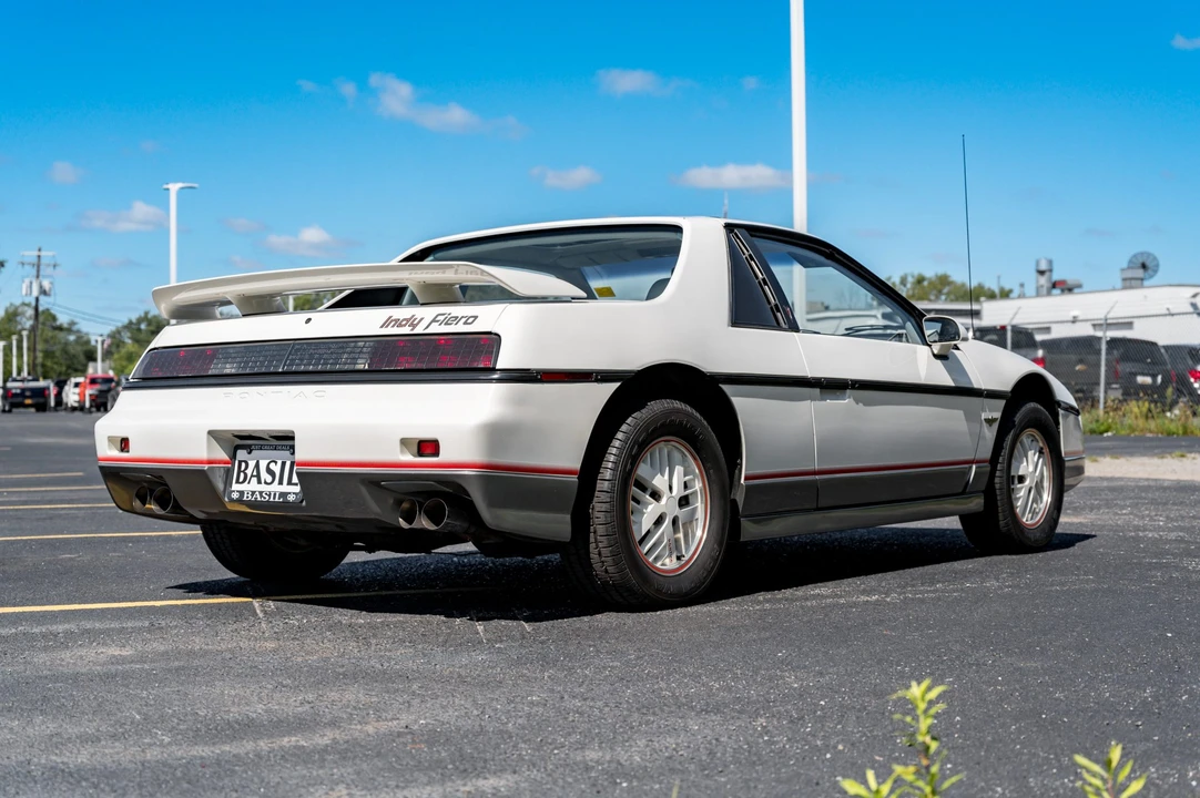 1984 Pontiac Fiero - Image 14 of 31