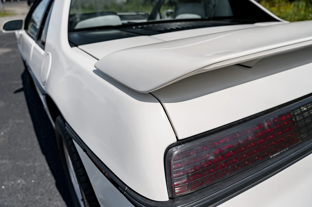 1984 Pontiac Fiero - Image 23 of 31