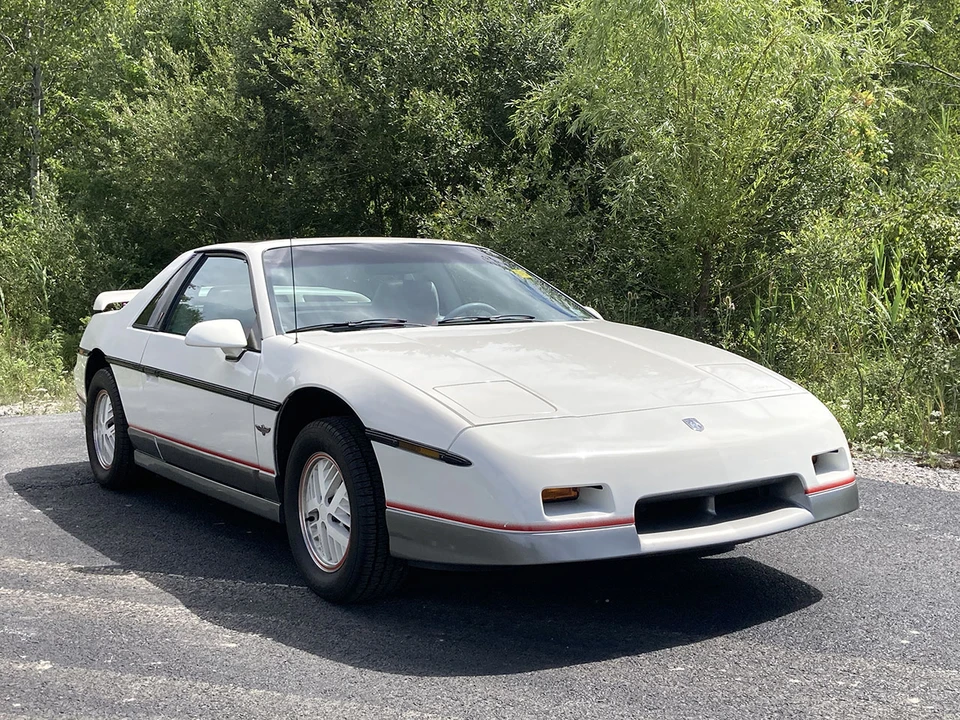 1984 Pontiac Fiero - Image 4 of 31