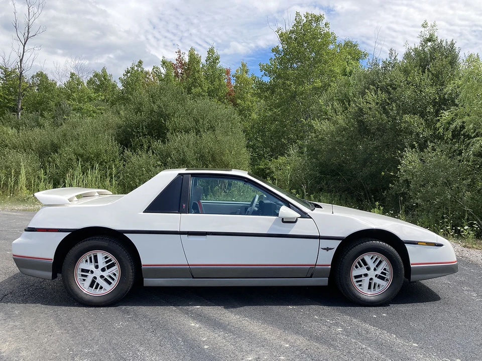 1984 Pontiac Fiero - Image 5 of 31