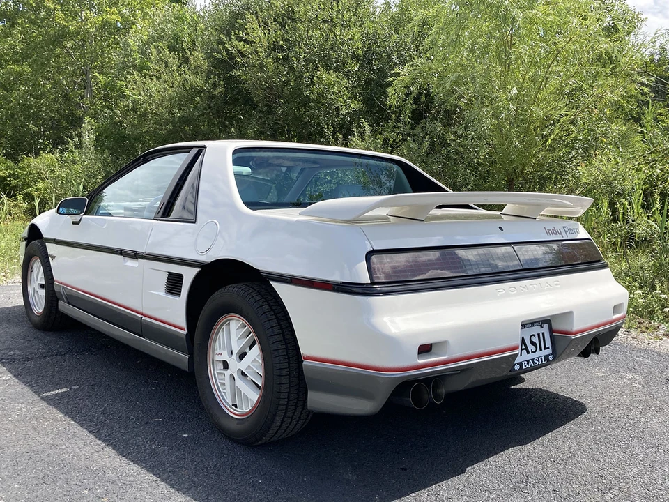 1984 Pontiac Fiero - Image 8 of 31