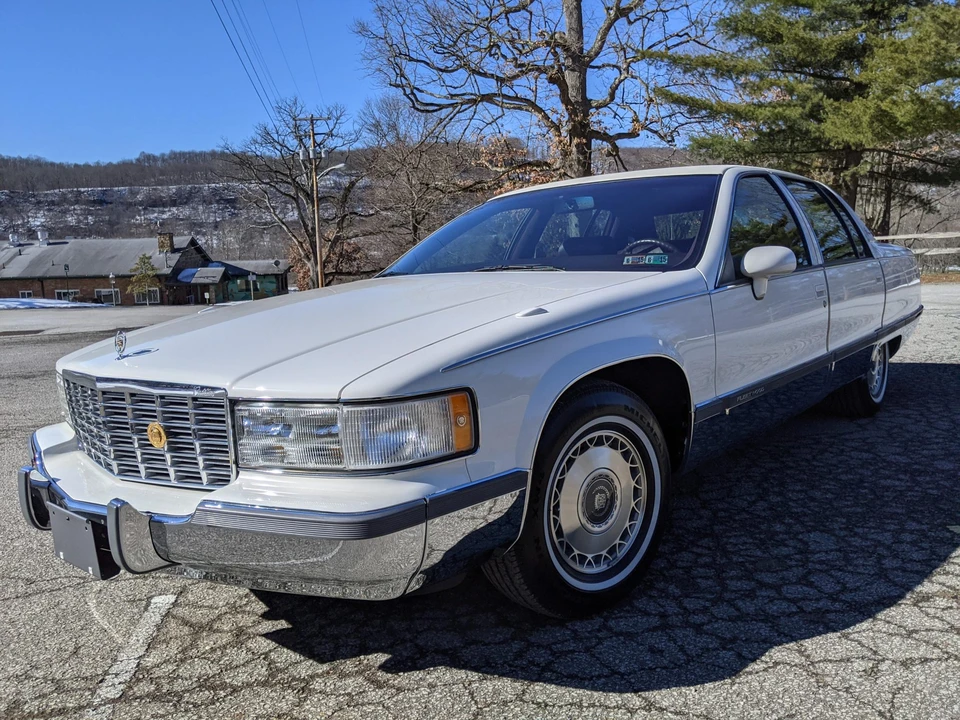1994 Cadillac Fleetwood - Image 9 of 31