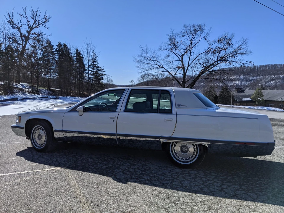 1994 Cadillac Fleetwood - Image 27 of 31