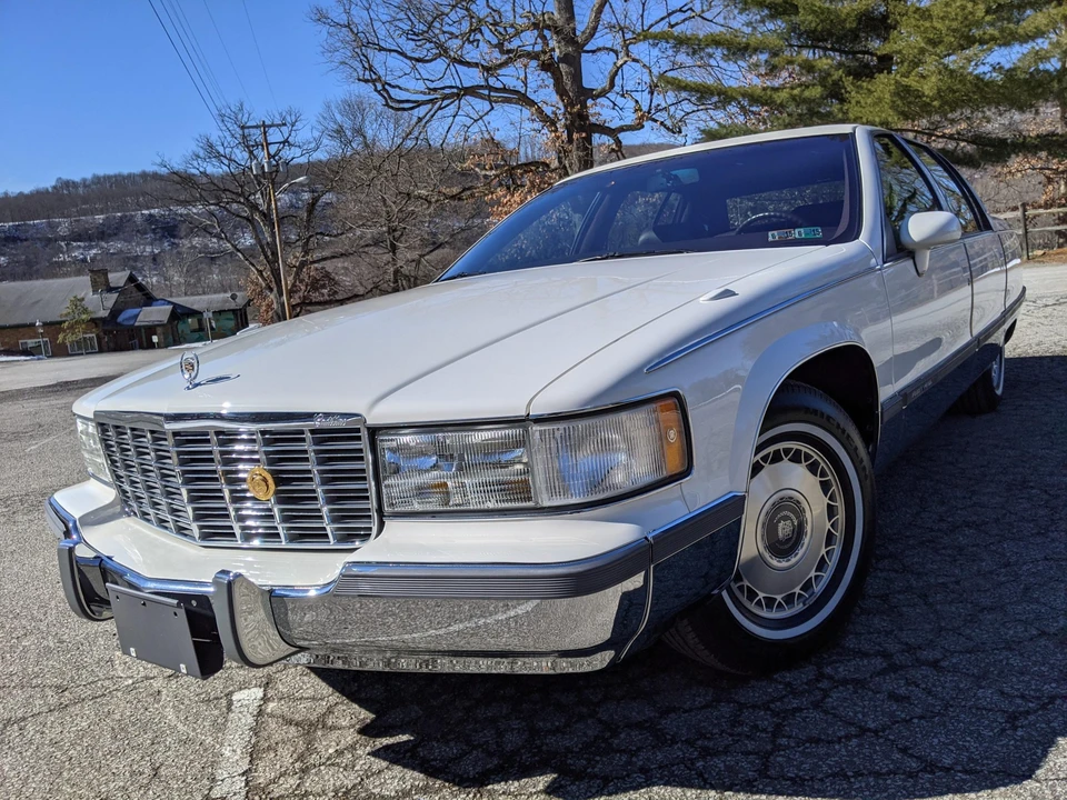 1994 Cadillac Fleetwood - Image 2 of 31