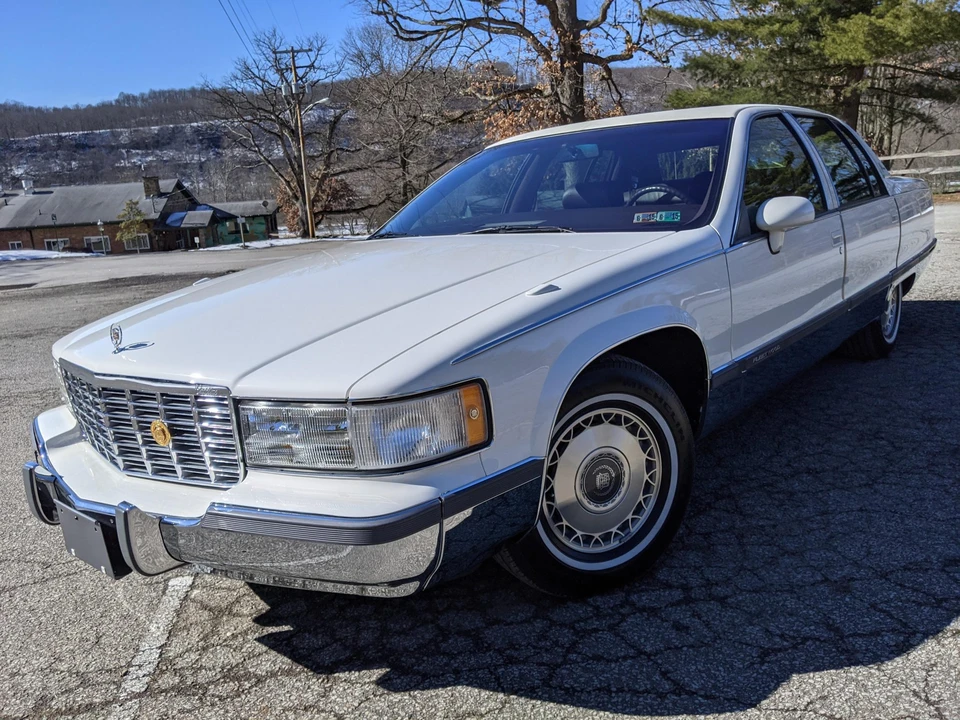 1994 Cadillac Fleetwood - Image 10 of 31