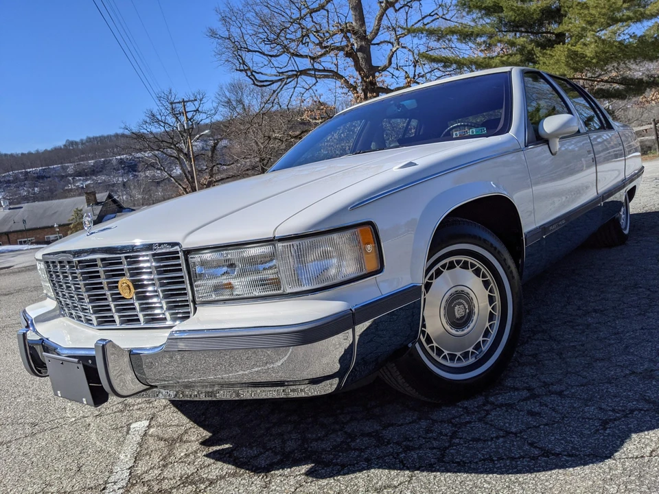 1994 Cadillac Fleetwood - Image 4 of 31