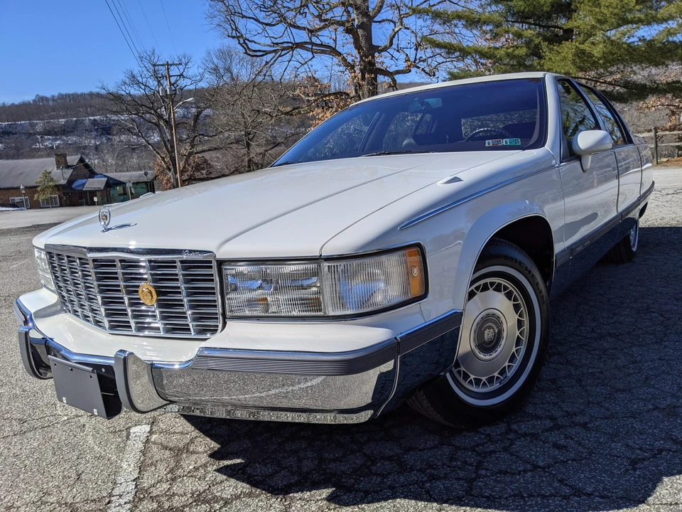 1994 Cadillac Fleetwood - Image 5 of 31