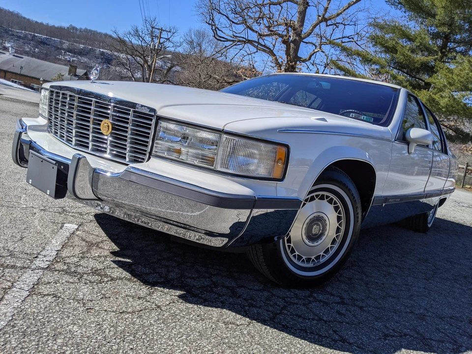 1994 Cadillac Fleetwood - Image 3 of 31