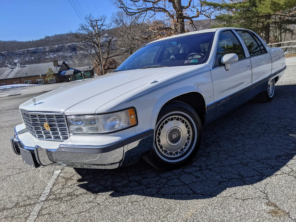 1994 Cadillac Fleetwood - Image 16 of 31