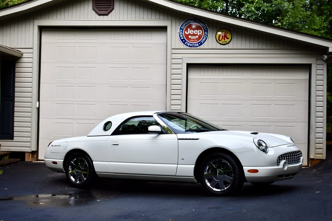 2003 Ford Thunderbird 11th Gen - Image 12 of 31