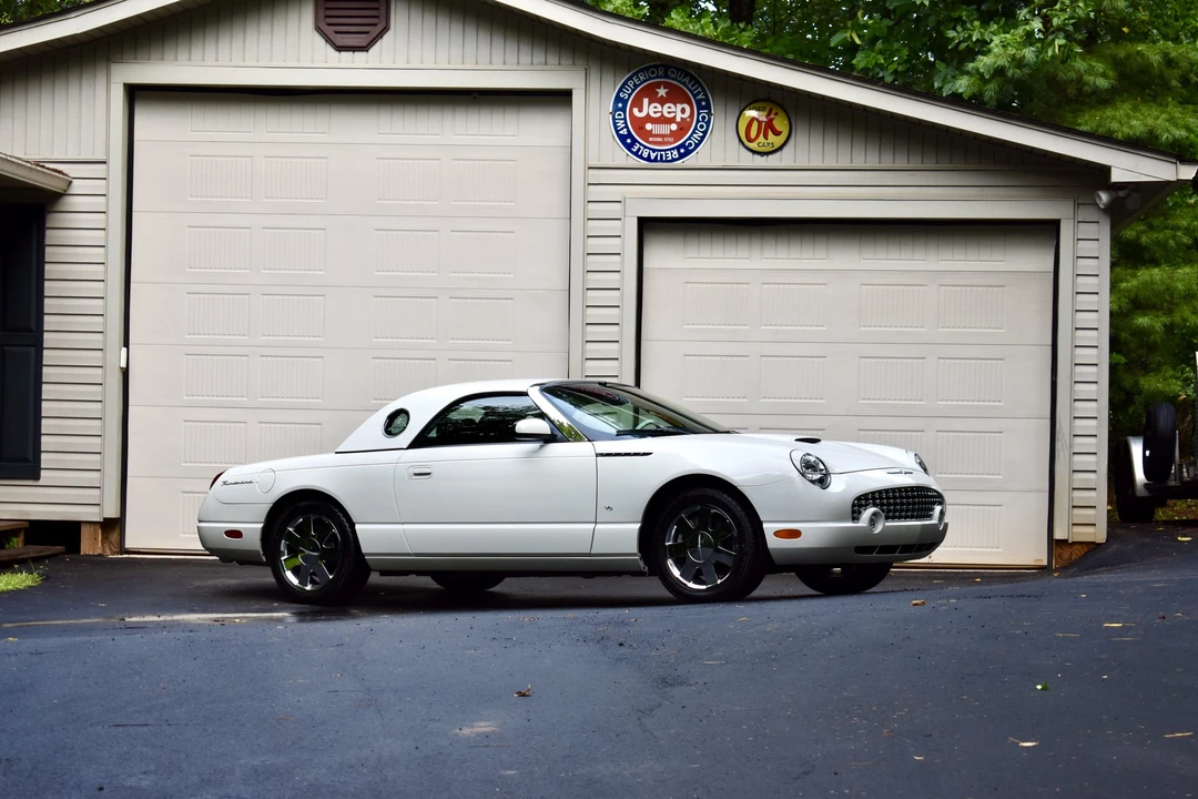 2003 Ford Thunderbird 11th Gen - Image 13 of 31