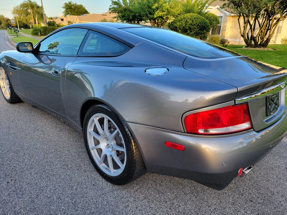 2004 Aston Martin Vanquish 1st Gen - Image 27 of 31
