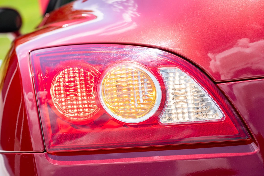 2005 Chrysler Crossfire - Image 23 of 31