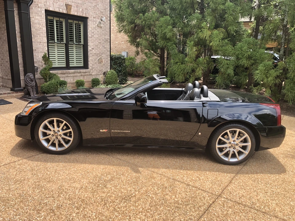2007 Cadillac XLR-V - Image 8 of 31