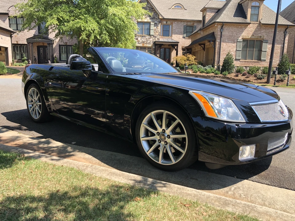 2007 Cadillac XLR-V - Image 2 of 31