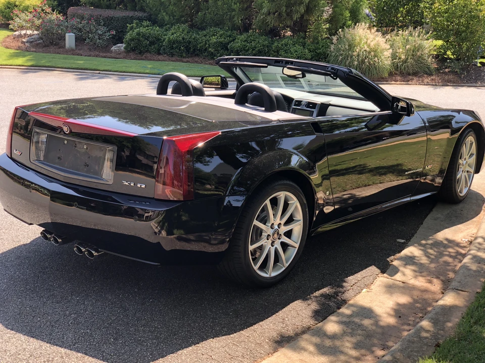 2007 Cadillac XLR-V - Image 14 of 31