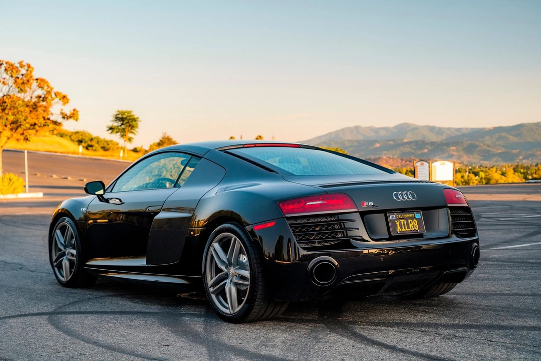 2014 Audi 42 R8 - Image 8 of 31