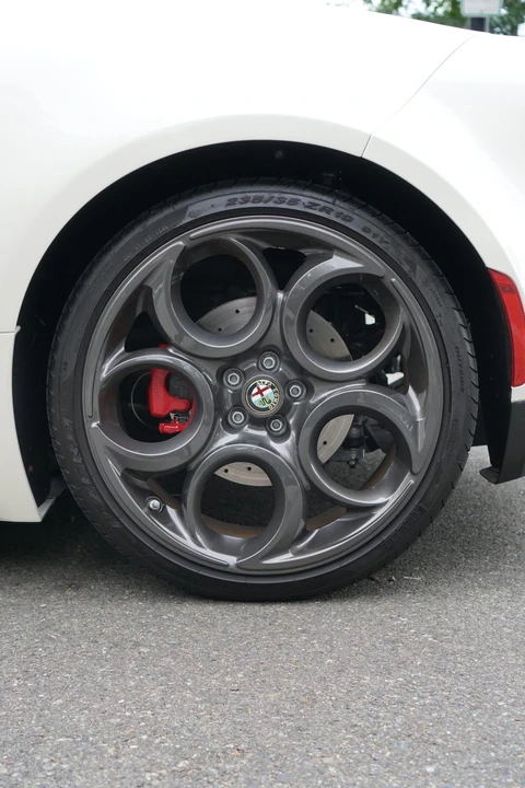 2015 Alfa Romeo 4C Coupe - Image 24 of 31