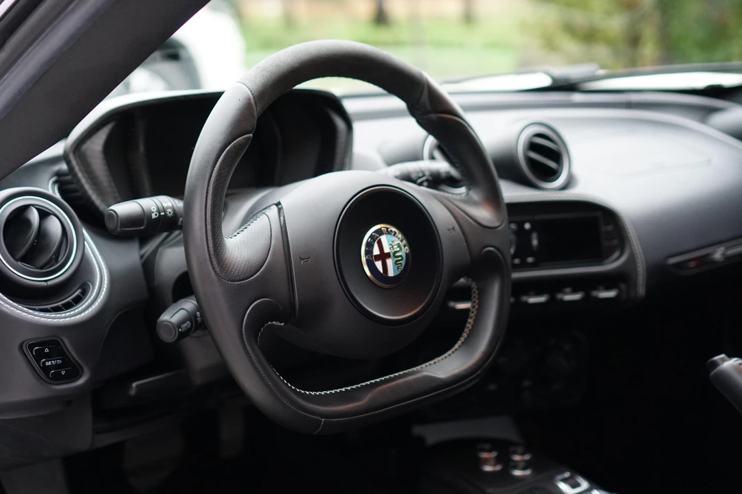 2015 Alfa Romeo 4C Coupe - Image 28 of 31