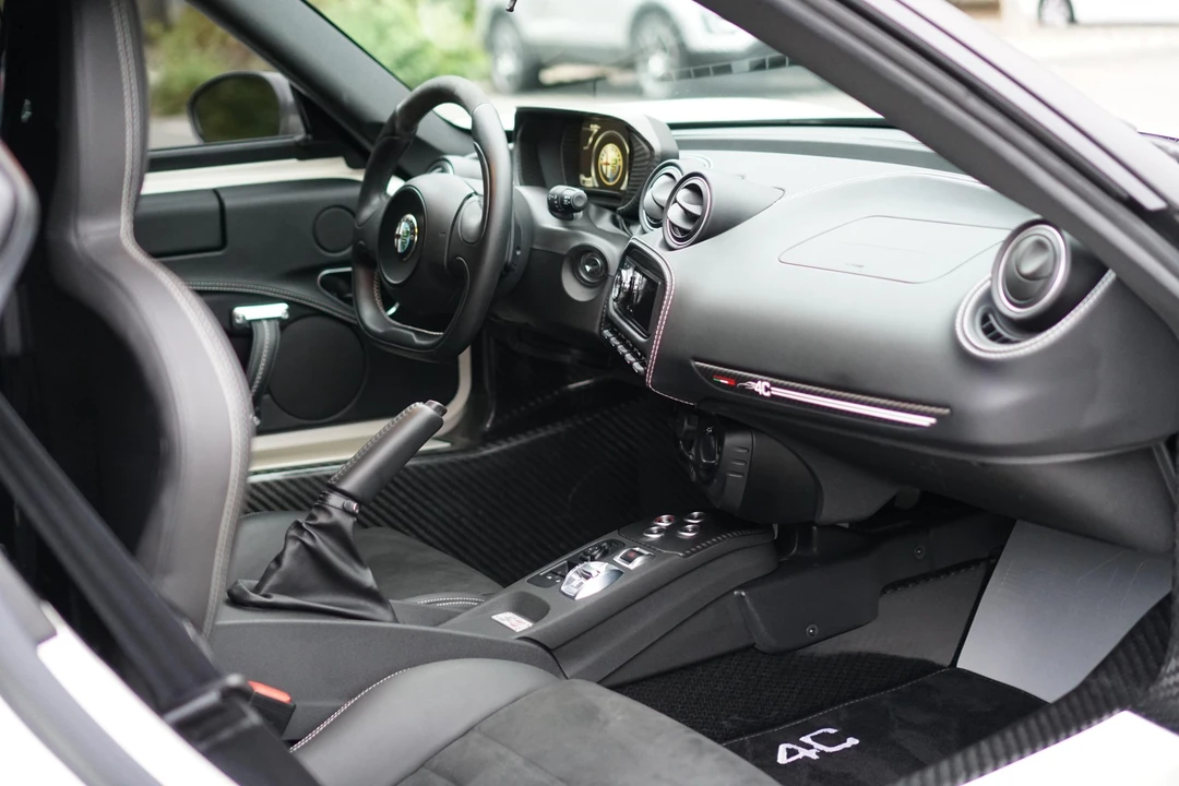 2015 Alfa Romeo 4C Coupe - Image 27 of 31