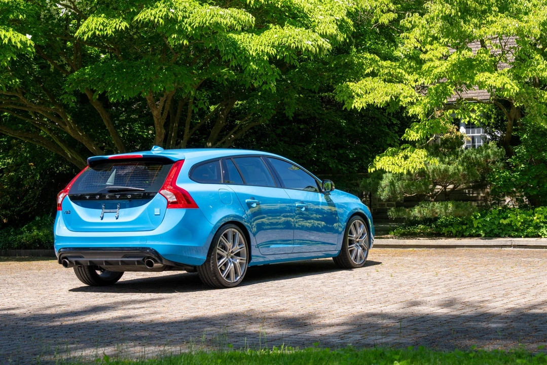 2017 Volvo V60 1st Gen - Image 8 of 31