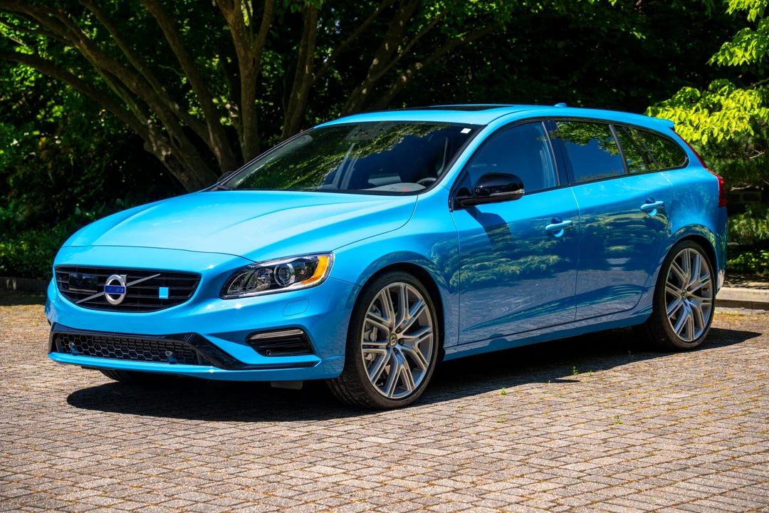 2017 Volvo V60 1st Gen - Image 2 of 31