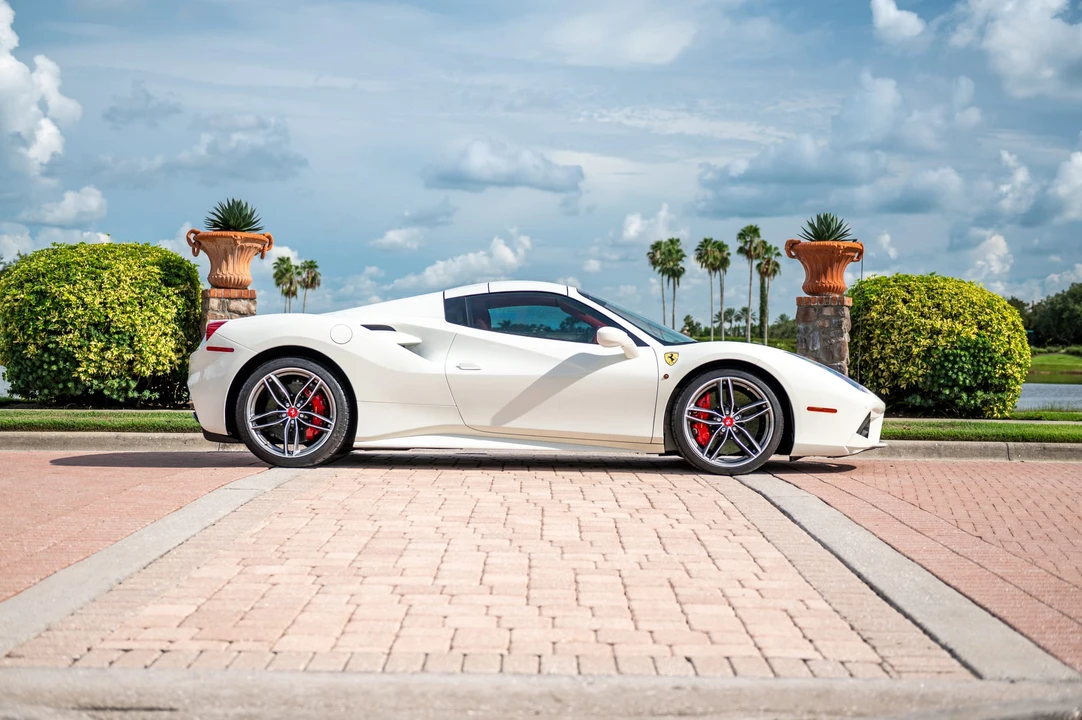 2018 Ferrari 488 Spider - Image 11 of 31