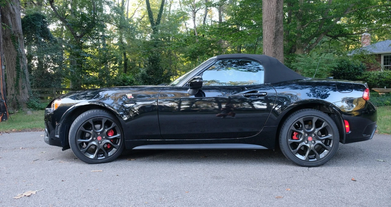 2020 Fiat 124 Spider - Image 10 of 31