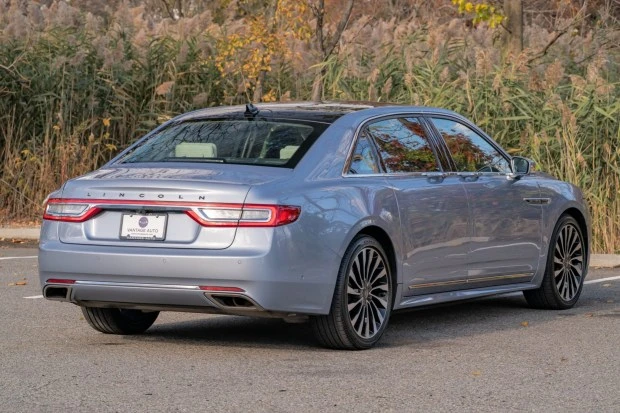 2020 Lincoln Continental 10th Gen - Image 2 of 8