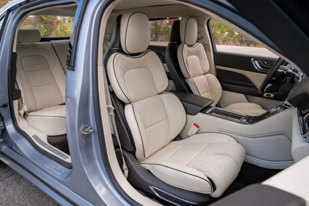 2020 Lincoln Continental 10th Gen - Image 4 of 8