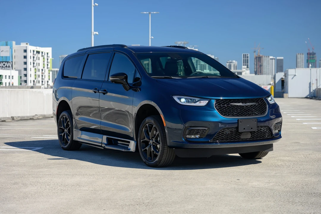 2024 Chrysler - Image 19 of 31