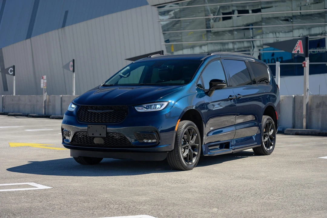 2024 Chrysler - Image 17 of 31