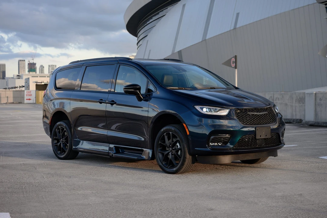 2024 Chrysler - Image 6 of 31