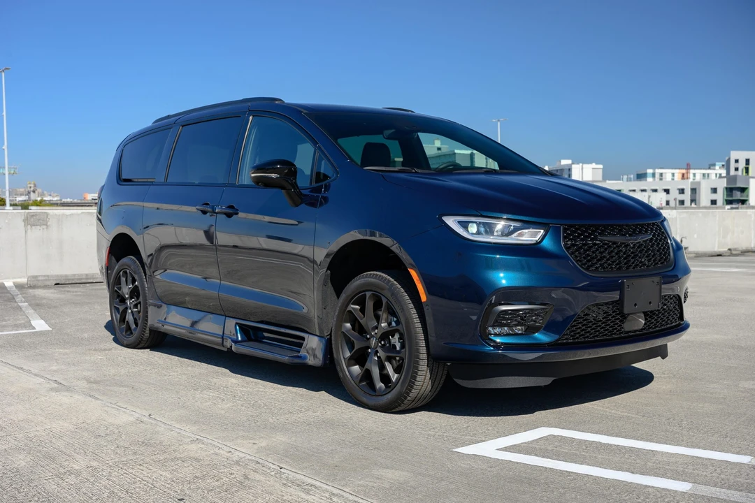2024 Chrysler - Image 21 of 31
