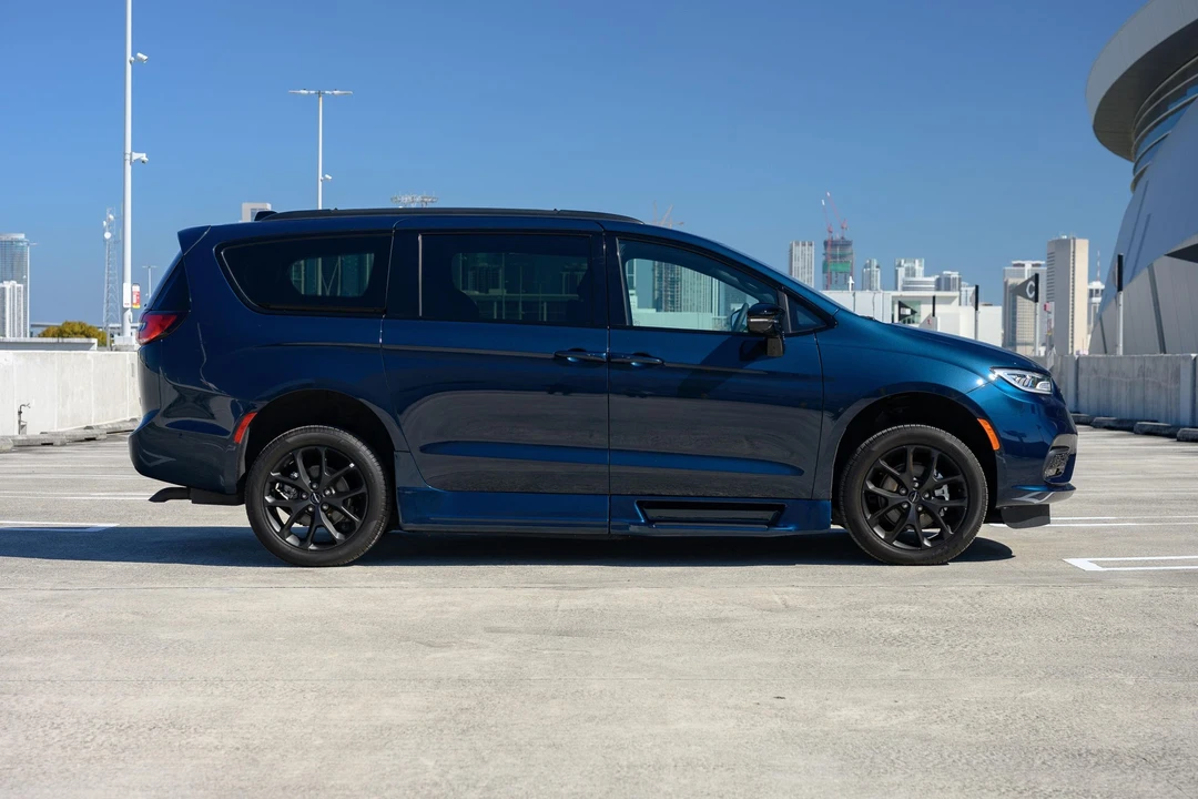 2024 Chrysler - Image 24 of 31