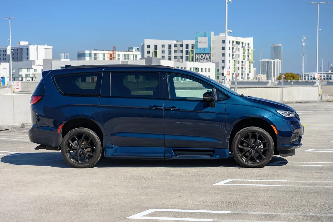2024 Chrysler - Image 23 of 31