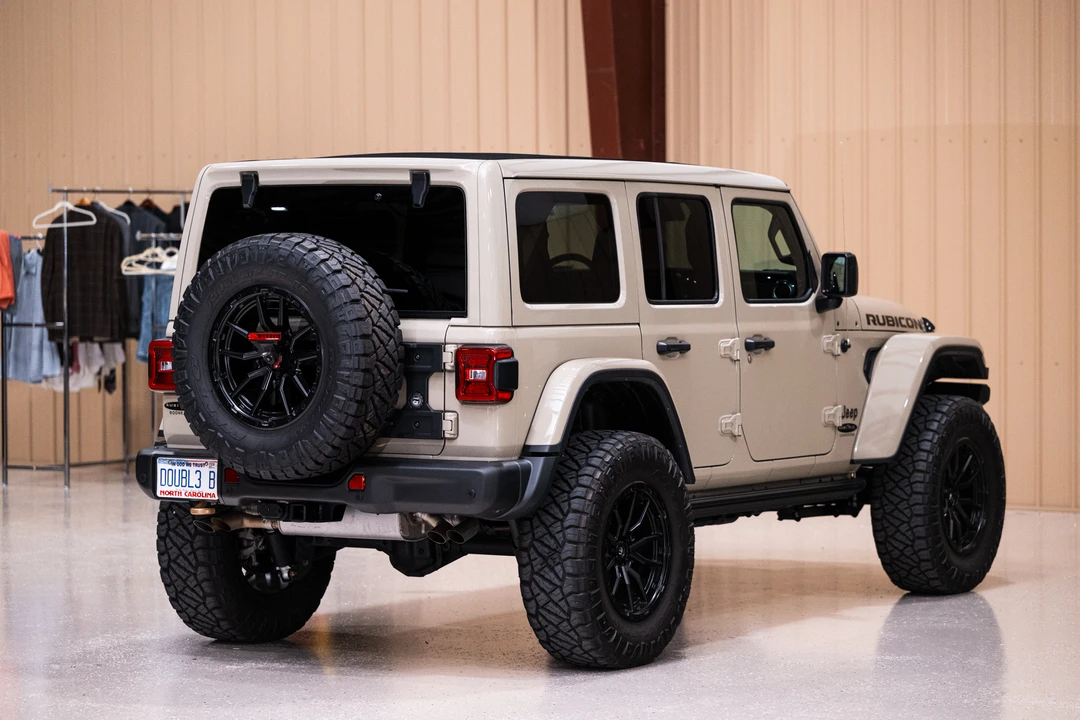 2022 Jeep JL Wrangler - Image 18 of 31