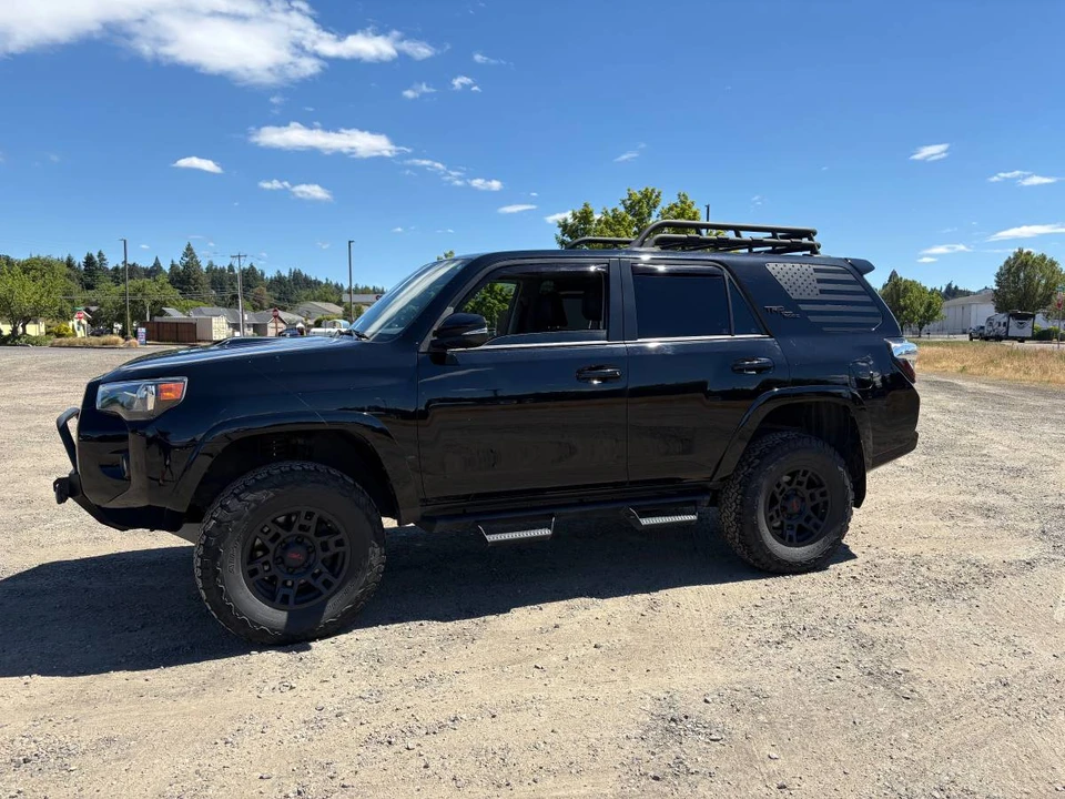 2020 Toyota 4Runner 5th Gen - Image 9 of 11
